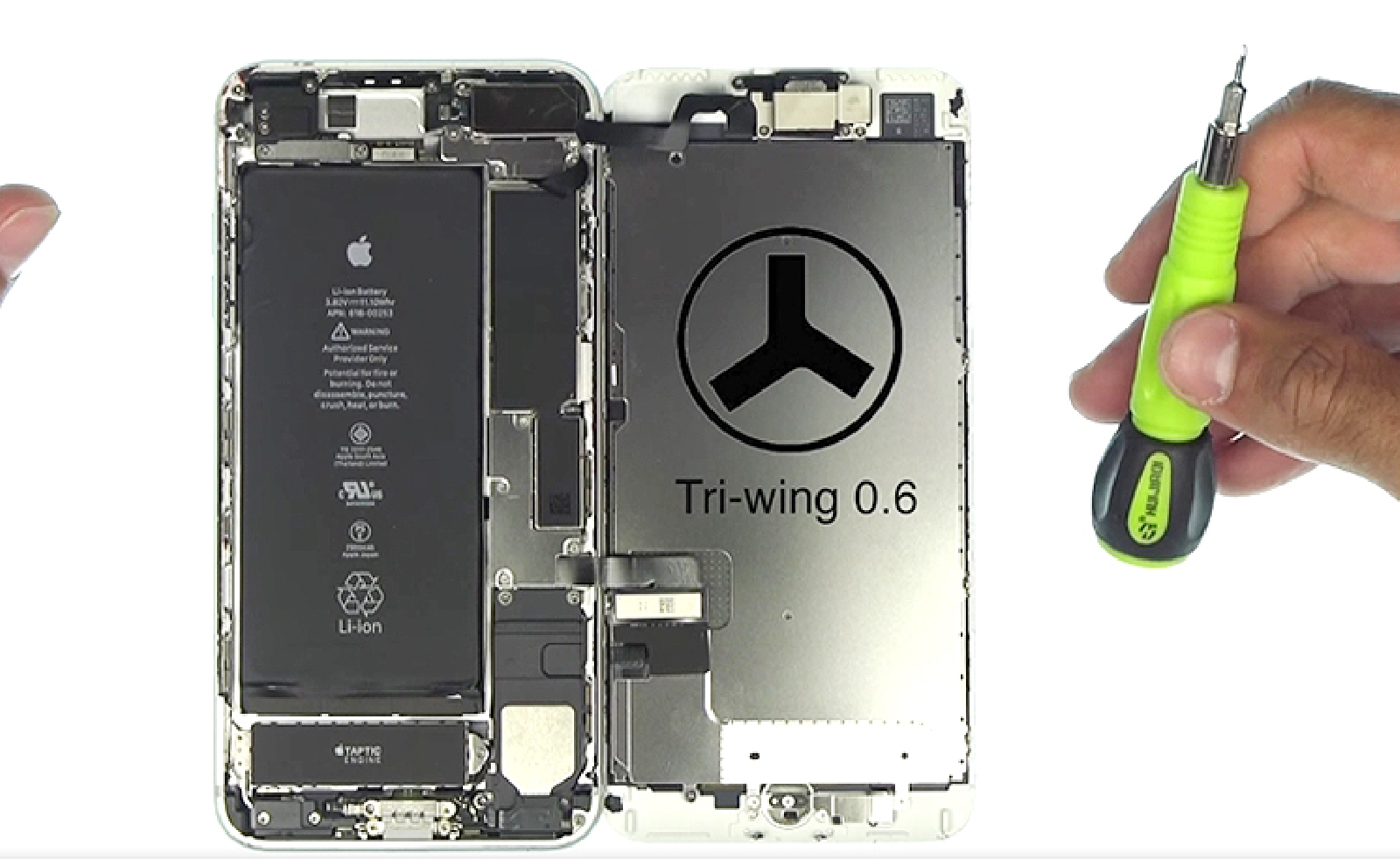 Changement d'écran complet pré-monté (châssis+vitre+LCD) sur iPhone 7 Plus photo 1